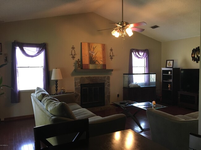 Building Photo - 14171 Drakes Point Dr