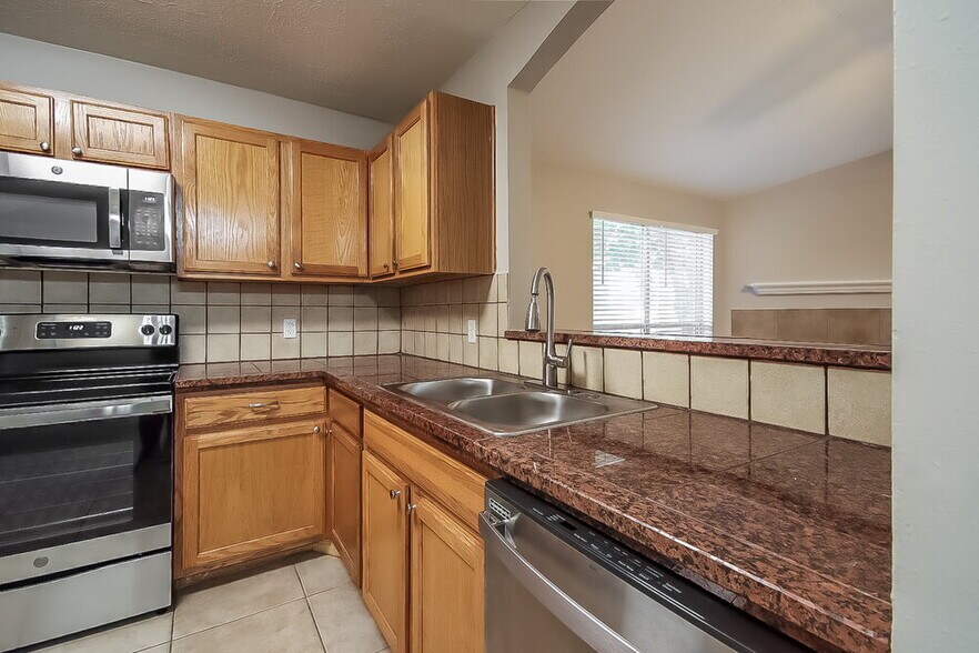 Building Photo - 10471 Twin Circles Dr