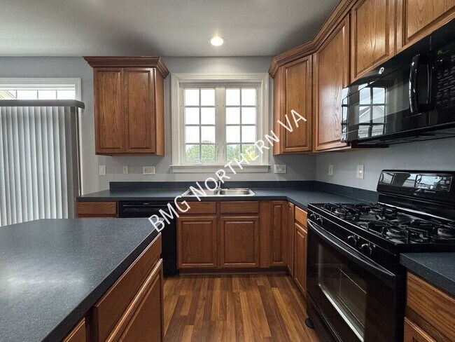 Building Photo - 10673 General Kirkland Dr