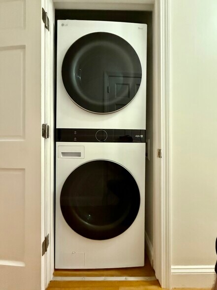 Building Photo - 342 Meridian St