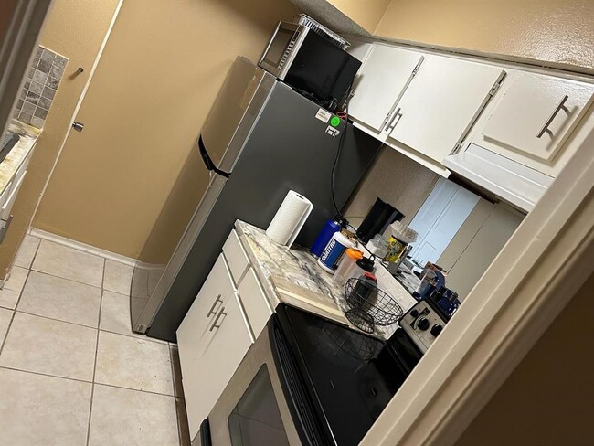 Building Photo - 6410 Del Monte Dr