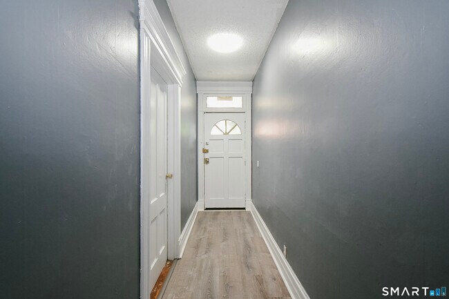 Building Photo - 122 Hungerford St