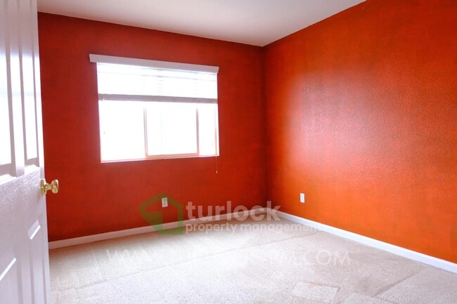 Building Photo - 3910 Mira Sol Dr