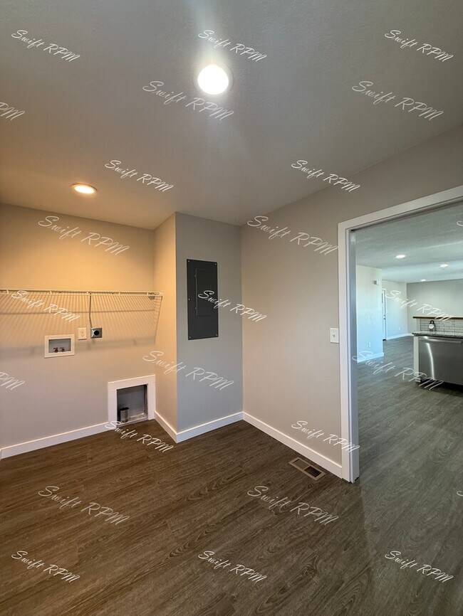 Building Photo - 119 Kickapoo St