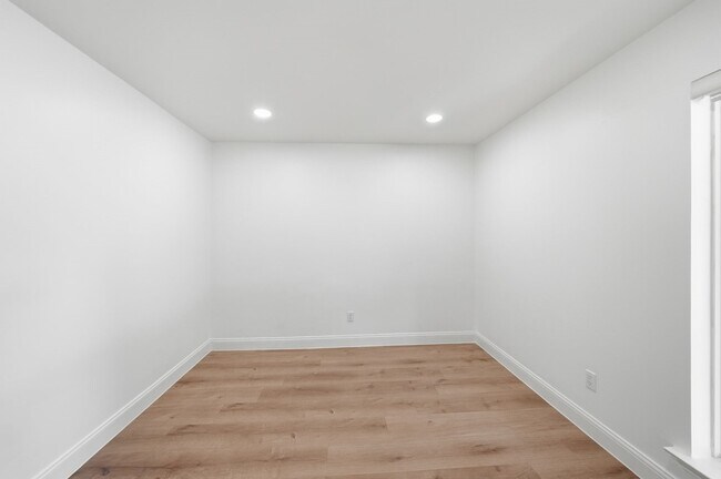 Building Photo - 7765 El Pensador Dr