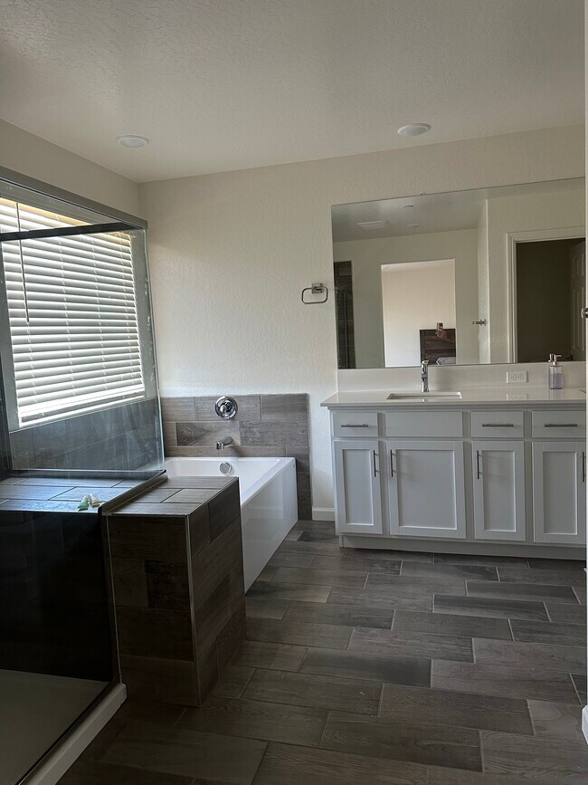 Building Photo - 6684 E Oslin Ave