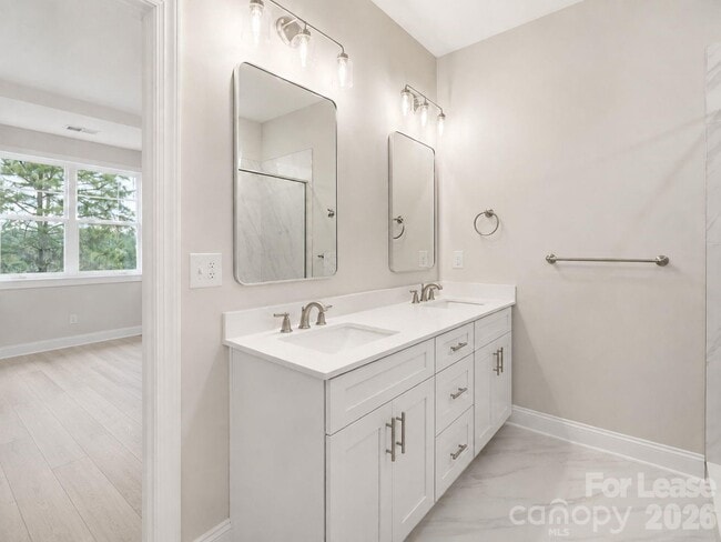Building Photo - 8927 Sharonbrook Dr