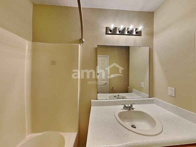 Building Photo - 10094 Plantana Blvd