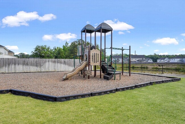 Building Photo - COMING EARLY JUNE 2026! (Pet Friendly)