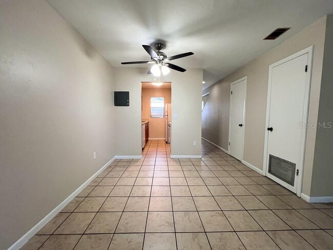 Building Photo - 2622 SW 38th Pl
