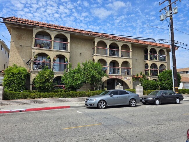 Building Photo - 13701 Yukon Ave