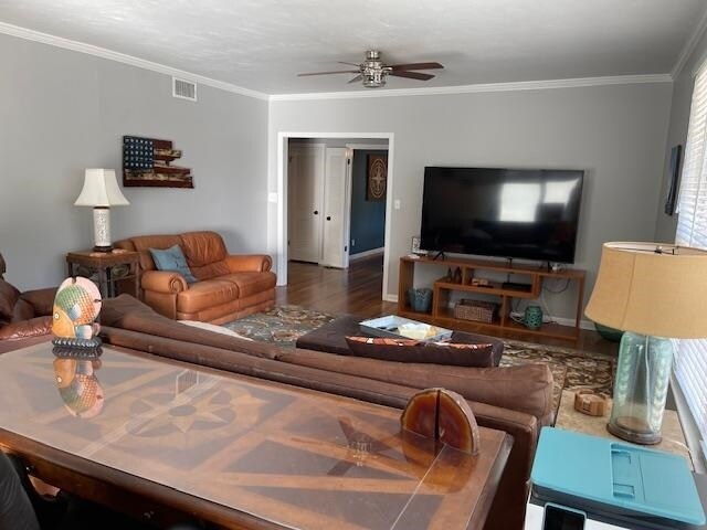 Building Photo - 2002 Greenwood Dr