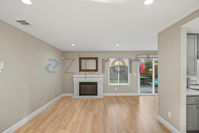 Building Photo - 33739 Slender Ct