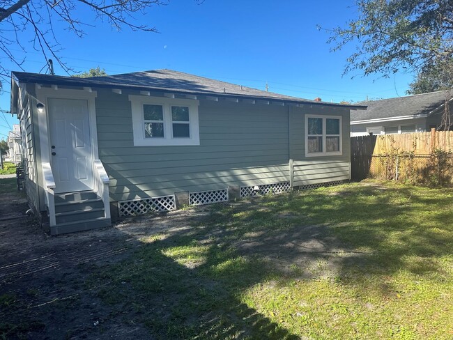 Building Photo - Great Opportunity to Rent 3-Bedroom 2-Bath...