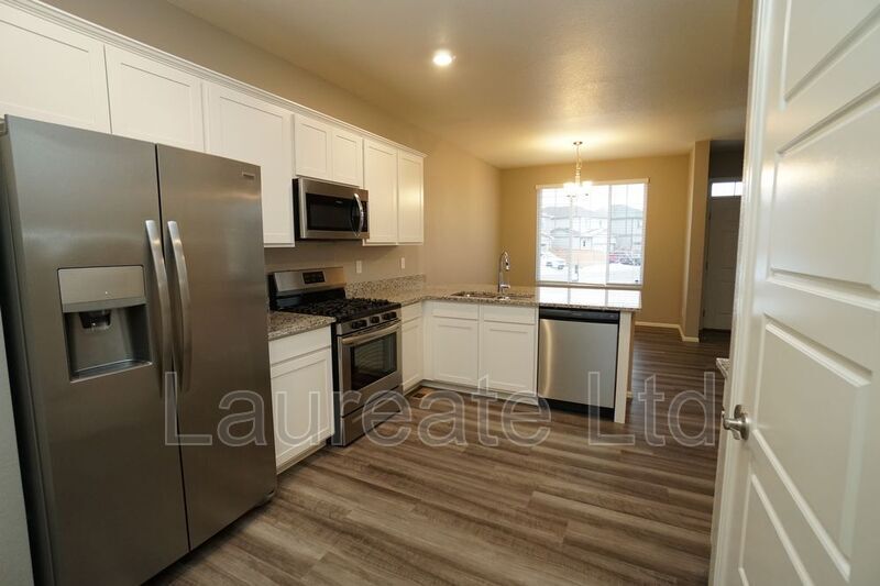 Building Photo - 11755 Lovegrass Dr