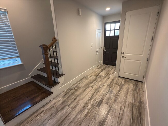 Building Photo - 5640 Larkin St