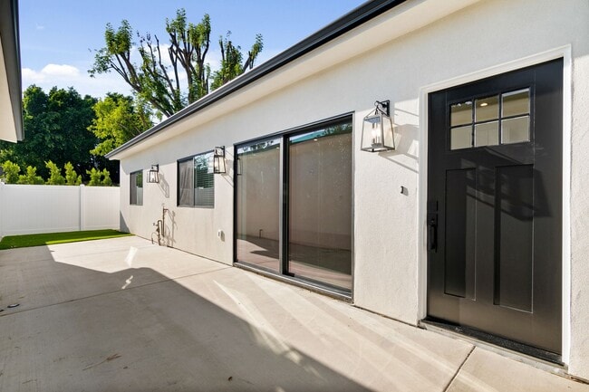 Building Photo - Brand New Modern & Chichose for Lease | Stylish Living with Premium Features
