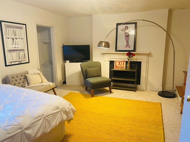 Building Photo - 1720 Bolton St