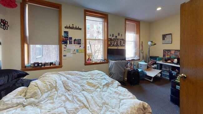 Building Photo - 97 Hudson St