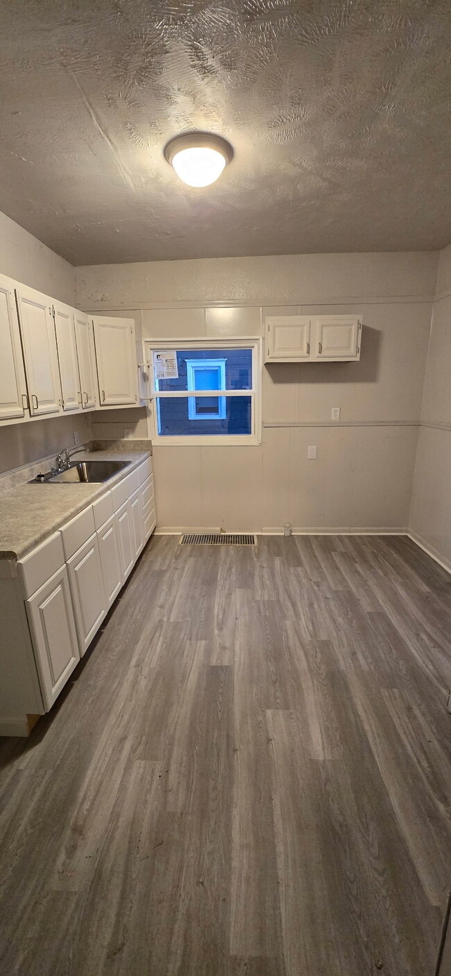 Primary Photo - 1437 S Linden Ave
