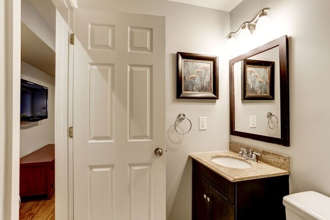 Building Photo - 1871 Newton St NW