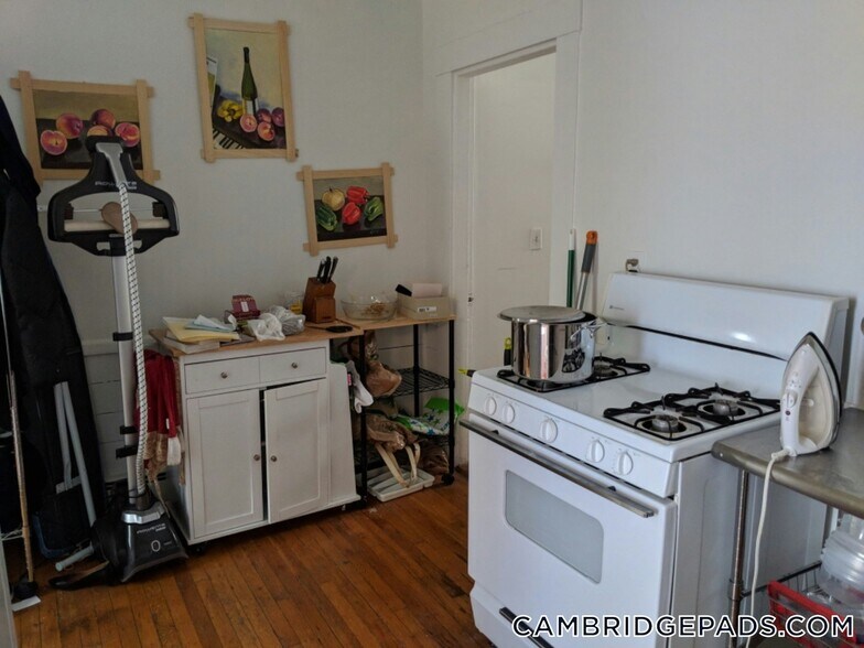 Building Photo - 148 5th St