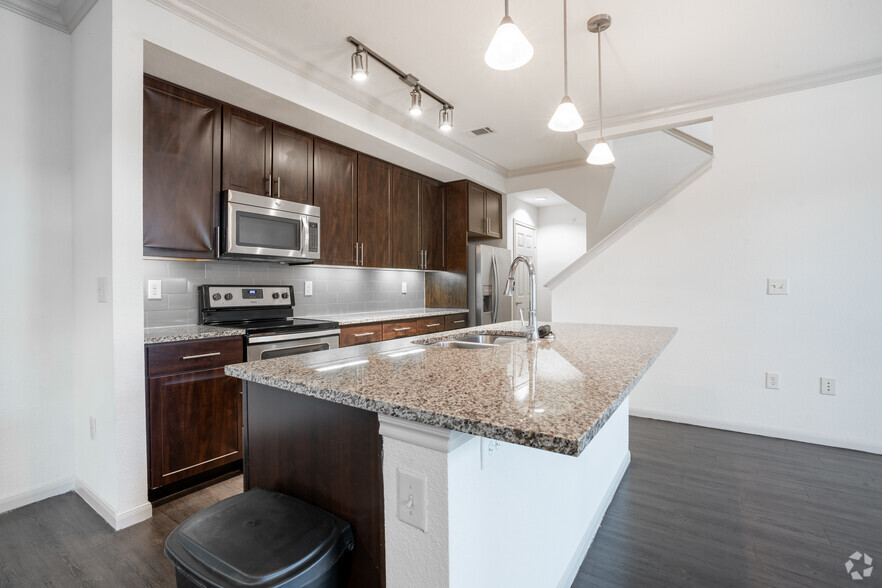 3BR, 2.5BA - 1,563SF - Kitchen - The Crossing at Katy Ranch