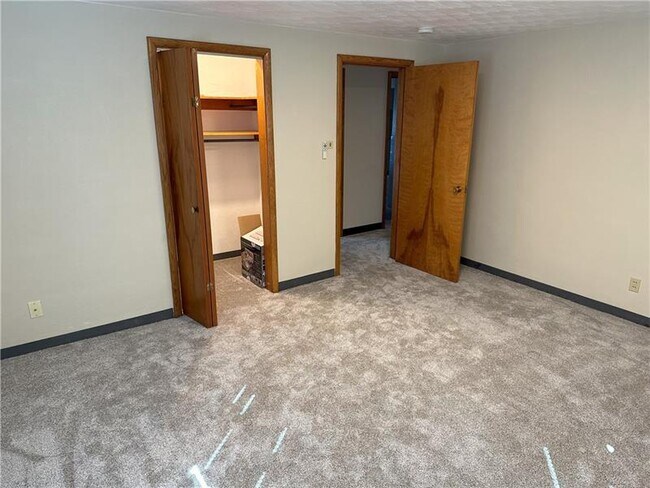 Building Photo - 728 N Pike Rd