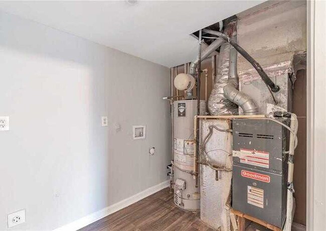 Building Photo - Fantastic 4bd/2ba home! Let yourself in!