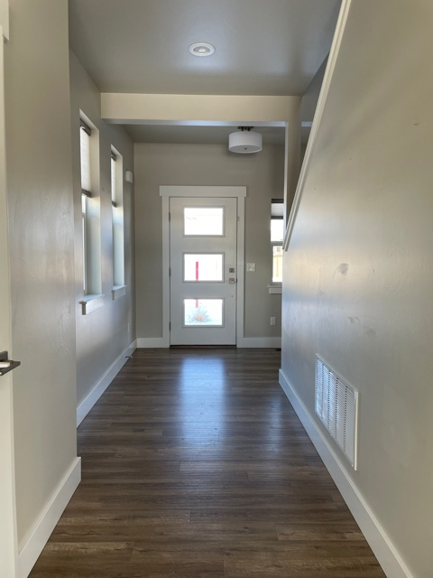 Building Photo - 18 Sakers Way