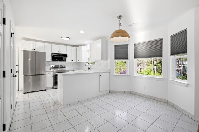 Building Photo - 1600 Old Brook Rd