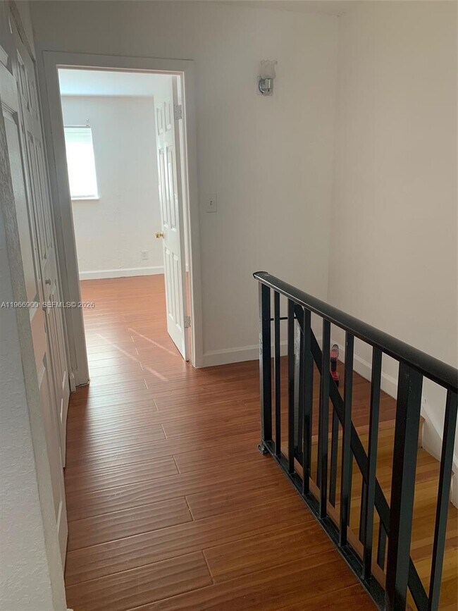 Building Photo - 6520 SW 41st St