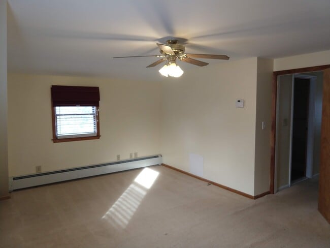 Building Photo - 387 Feura Bush Rd