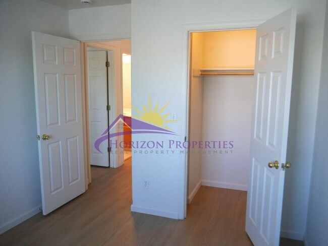 Building Photo - Two Story 4 Bed 3 Bath 1,863sqft Elk Grove Home in Laguna Park