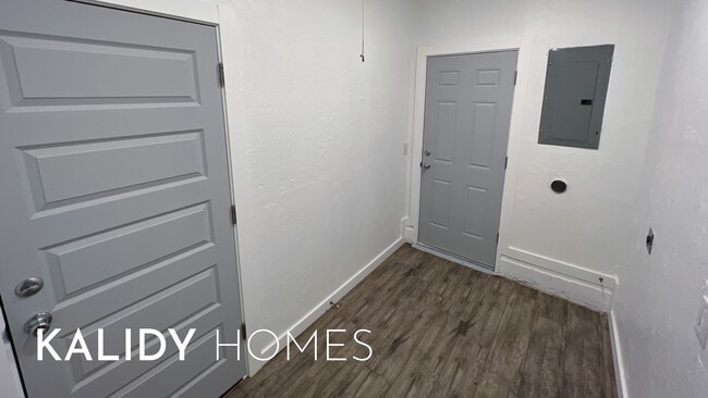 Building Photo - 702 Amity Ln