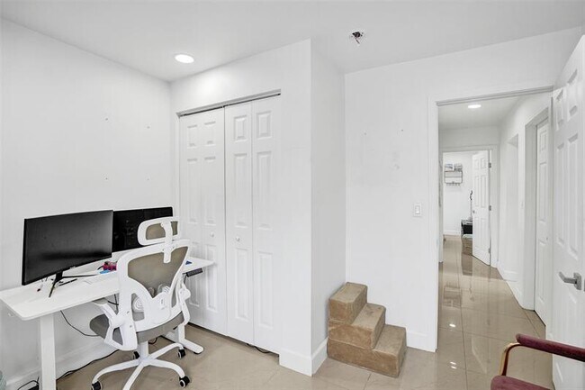 Building Photo - 6711 NW 26th Way