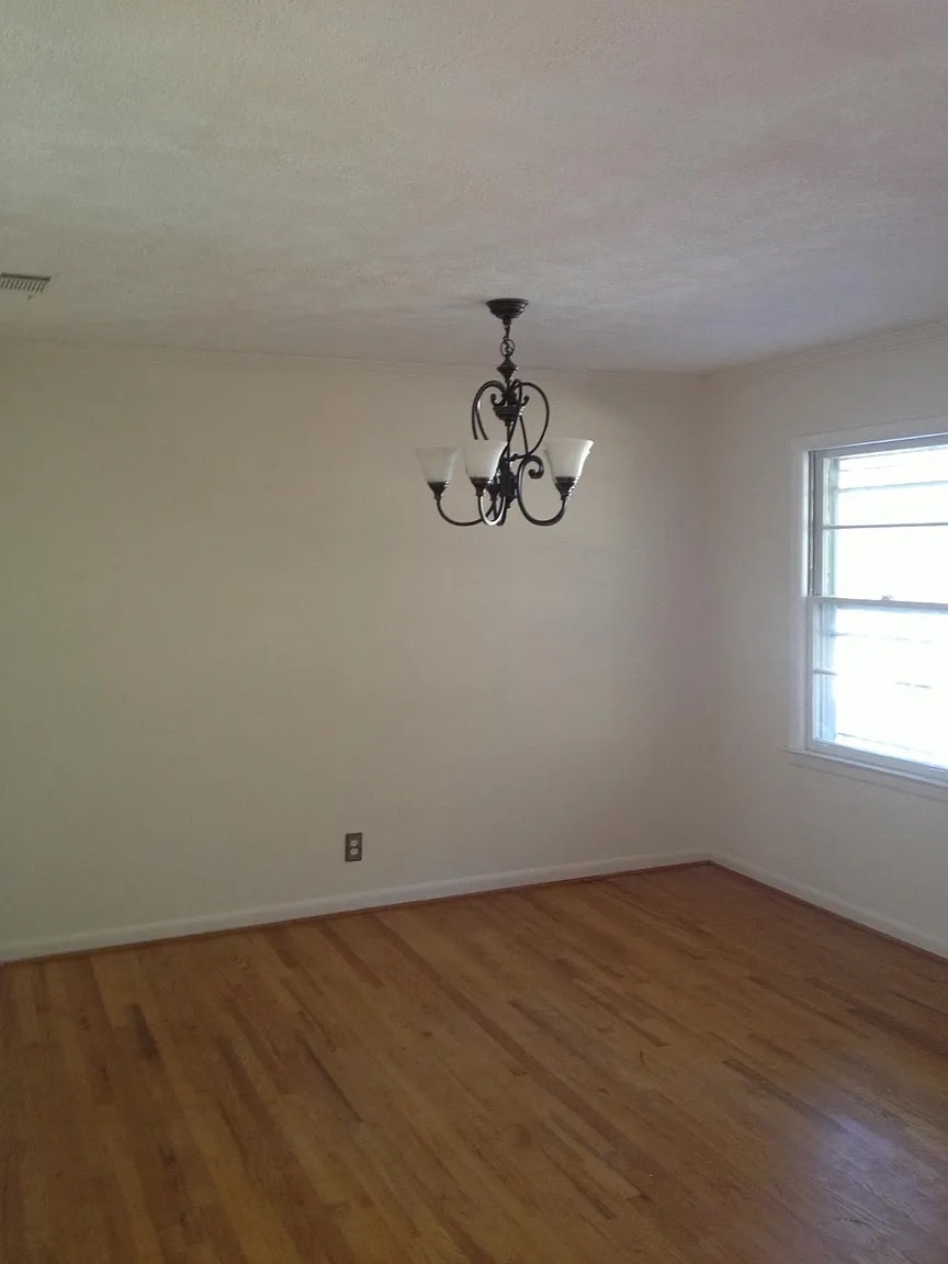 Building Photo - Room in House on Pleasant Hill Rd