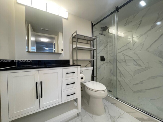 Building Photo - 2811 N Oakland Forest Dr