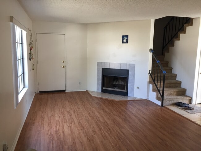 Building Photo - 602 Center St