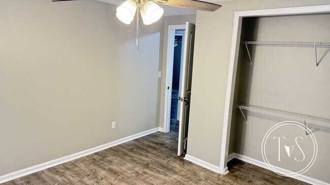 Building Photo - SPRING MOVE-IN SPECIAL: $500 OFF 1ST MONTH...