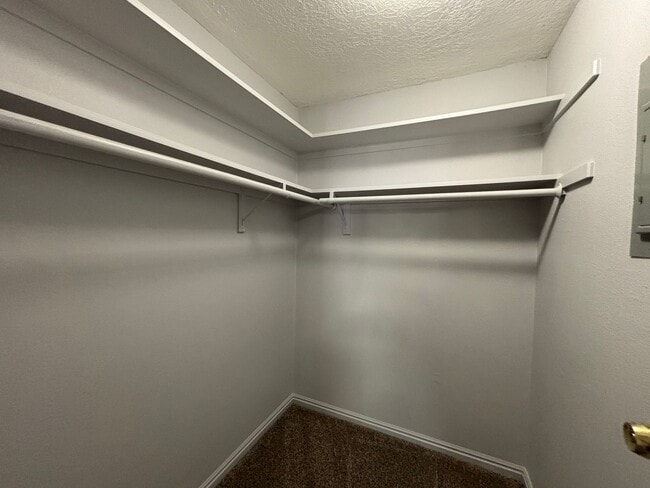 Building Photo - DARLING ONE BEDROOM FOR RENT!