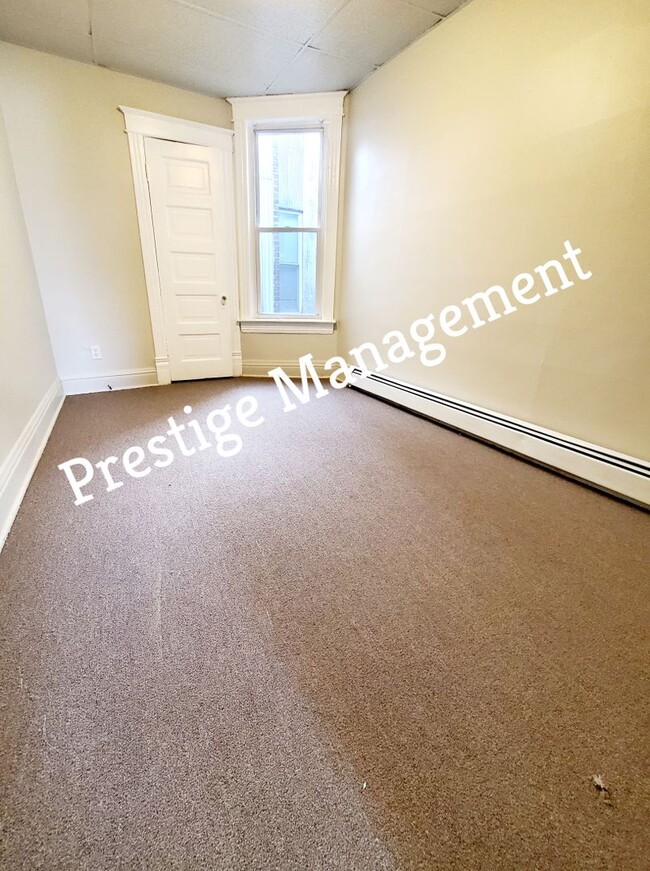 Building Photo - 2 Bedroom Apartment In East Chicago