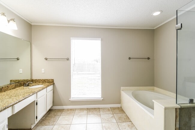 Building Photo - 5306 Spring Branch Dr