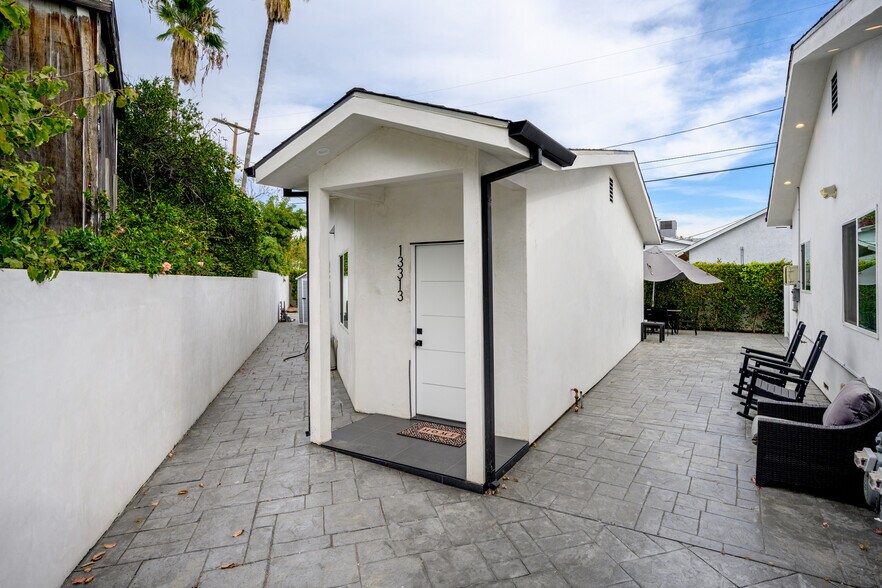 Primary Photo - 13313 Wixom St