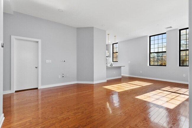 Building Photo - 72 Ashland St