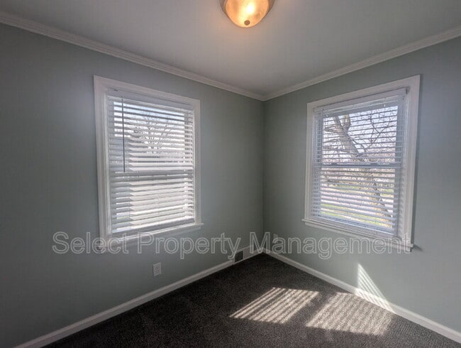 Building Photo - 1523 Curdes Ave