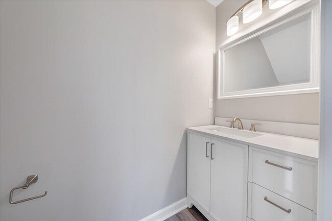 Building Photo - 1702 Baldwin Ave NE