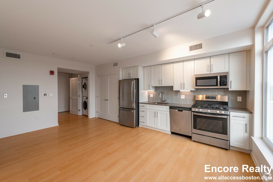 Primary Photo - 77 New St