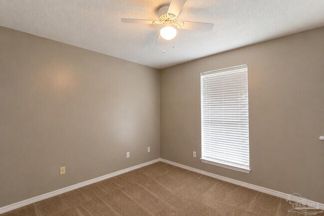 Building Photo - 10609 Creek Ridge Dr