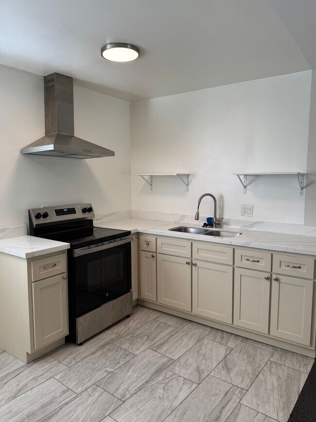 Interior Photo - 7524 Sepulveda Blvd